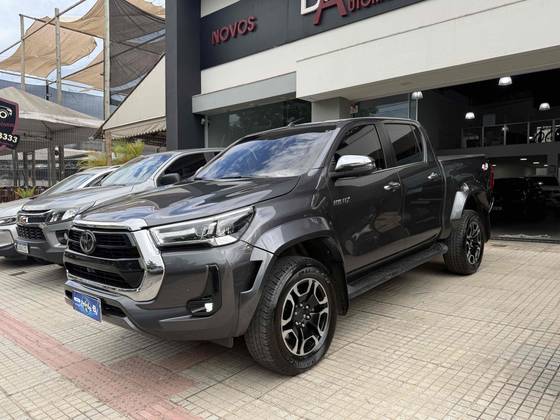 TOYOTA HILUX 2.8 D-4D TURBO DIESEL CD SRX PLUS 4X4 AUTOMÁTICO